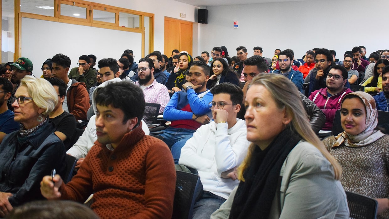 Conférence-sous-le-thème-«-Machine-learning-for-physics-and-engineering-applications-»-34-min