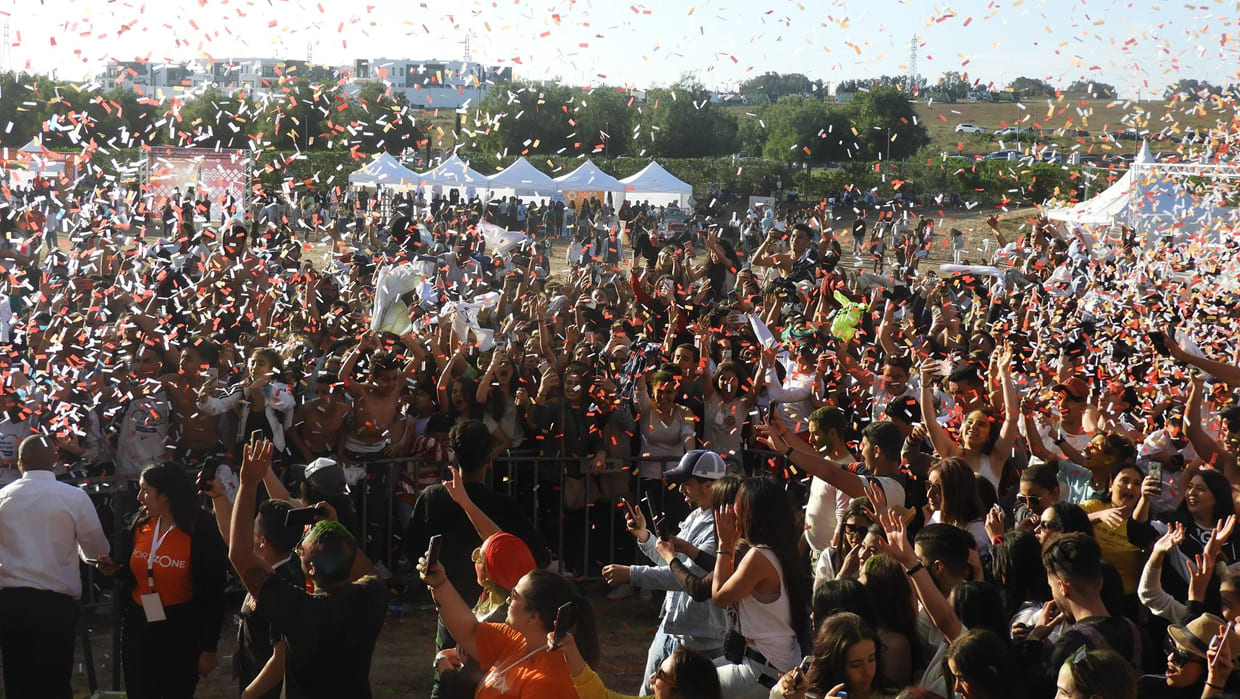 University-in-colors - -Holy-Festival-14